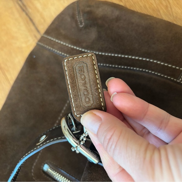 Vintage Suede Coach East-West large crossbody. Excellent cond. Dark Brown - Picture 7 of 12